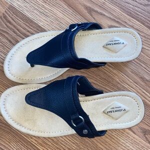St John’s Bay memory foam sandals / flip flops